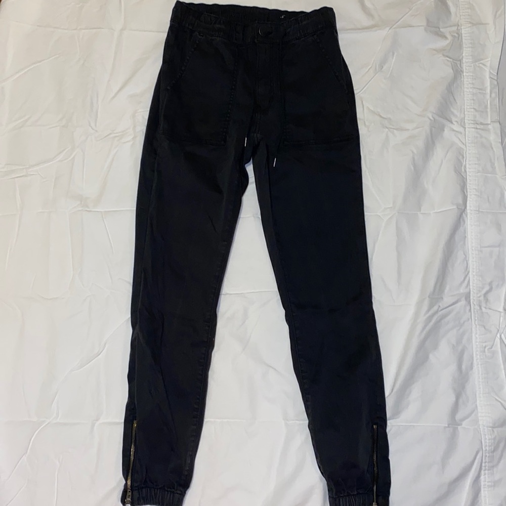 American eagle, soft black cargo pants, size us 6 regular